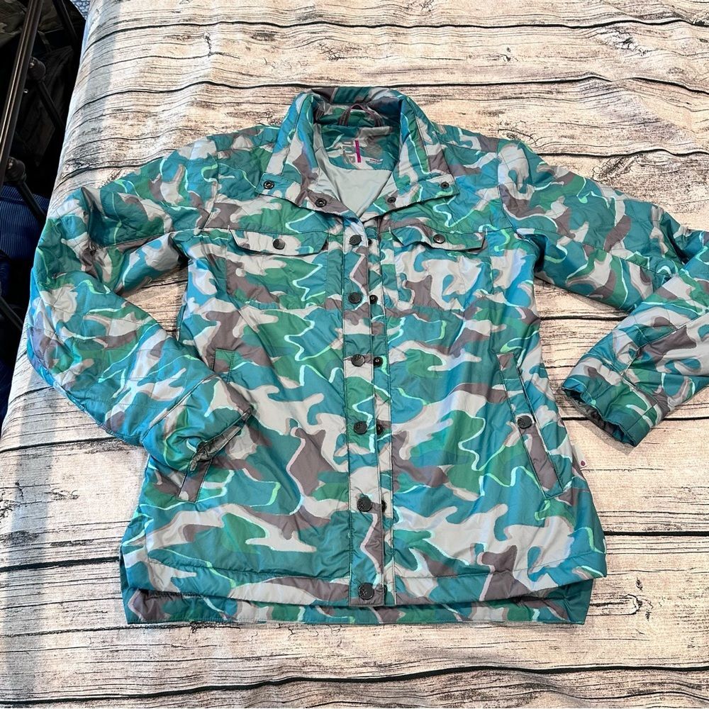 Stio Women's Skycrest Insulated Snap Shirt Camo Size Small Gorpcore, Crunchy